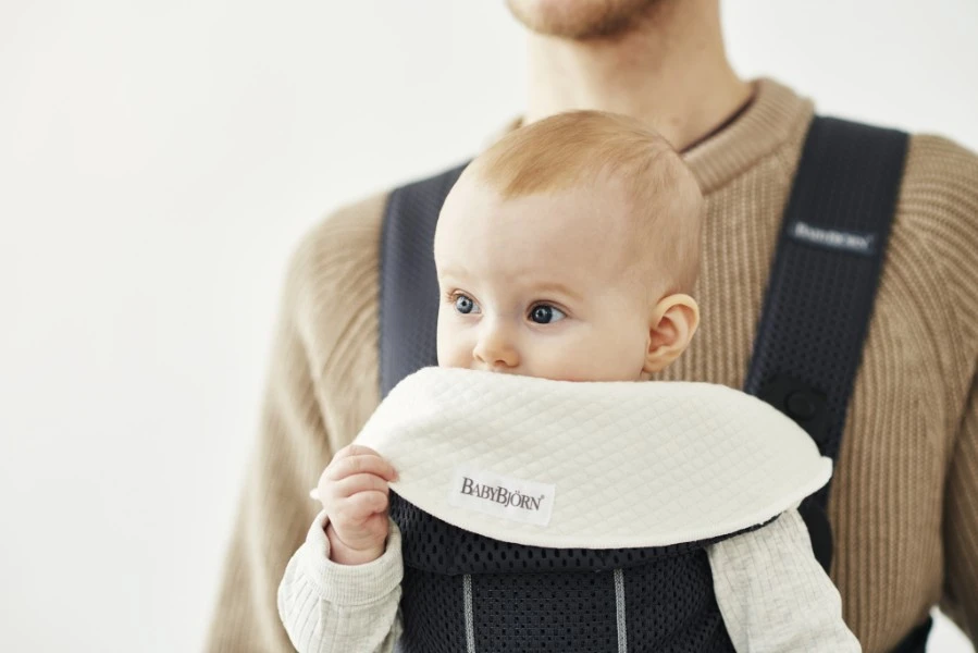 Babybjorn Lot De 2 Bavoirs Pour Porte-bébé Mini Blanc – Image 4