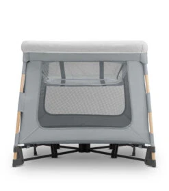 Maxi-Cosi Lit De Voyage 3-en-1 Swift 22 Maxi-Cosi Lit De Voyage 3-en-1 Swift -Bébés Produits Magasin lit voyage 3 en 1 swift beyond grey maxi cosi bambinou face