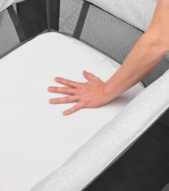 Maxi-Cosi Lit De Voyage 3-en-1 Swift 26 Maxi-Cosi Lit De Voyage 3-en-1 Swift -Bébés Produits Magasin lit voyage 3 en 1 swift beyond grey maxi cosi bambinou matelas