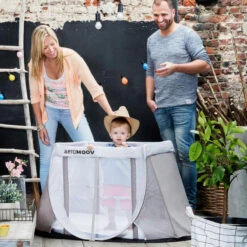 Lit De Voyage Pliant Instant -Bébés Produits Magasin lit voyage pliant instant white sand aeromoov bambinou famille 1