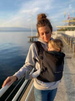 Pack évolution Porte-bébé HoodieCarrier Et Extension 0-36+ -Bébés Produits Magasin pack evolution porte bebe hoodiecarrier extension 0 36 black forest love radius bambinou ambiance 1