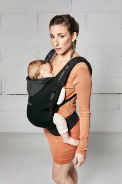 Pack évolution Porte-bébé HoodieCarrier Et Extension 0-36+ -Bébés Produits Magasin pack evolution porte bebe hoodiecarrier extension 0 36 black forest love radius bambinou lateral 1