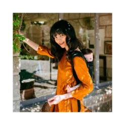 Porte-bébé Up&Go Black -Bébés Produits Magasin porte bebe up and go black studio romeo bambinou contexte