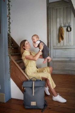 Lassig Sac à Dos à Langer Rolltop Anthracite 21 Lassig Sac à Dos à Langer Rolltop Anthracite -Bébés Produits Magasin sac dos langer rolltop anthracite lassig bambinou ambiance